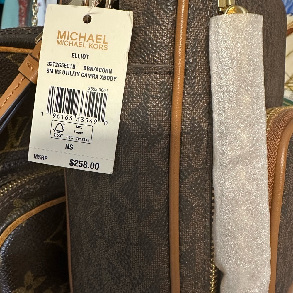 Michael Kors Crossbody Bag ~ Camera Bag ~ Elliot Brown Small Logo Cross Bag NWT - Picture 3 of 13